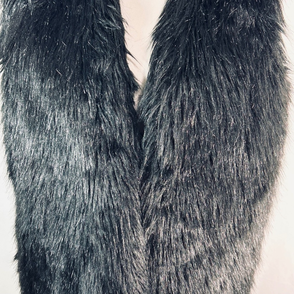 Time and Tru Womens Black Faux Fur Vest Shaggy Open Front Sleeveless Medium 8-10 - Picture 3 of 10